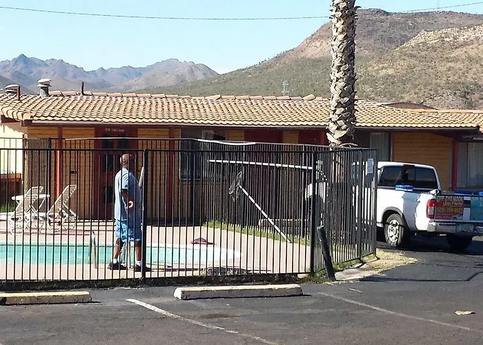 Hotel Mccoy - Art, Coffee, Beer, Wine, Pool Tucson