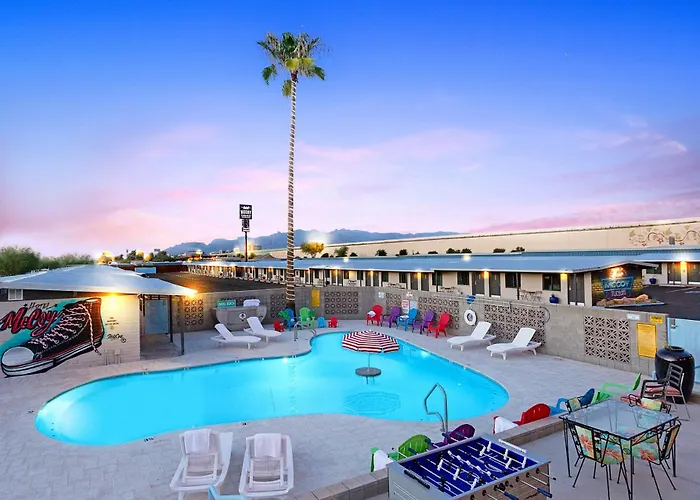 Hotel Mccoy - Art, Coffee, Beer, Wine, Pool 3*
