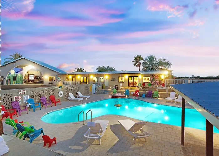 Hotel Mccoy - Art, Coffee, Beer, Wine, Pool 3*