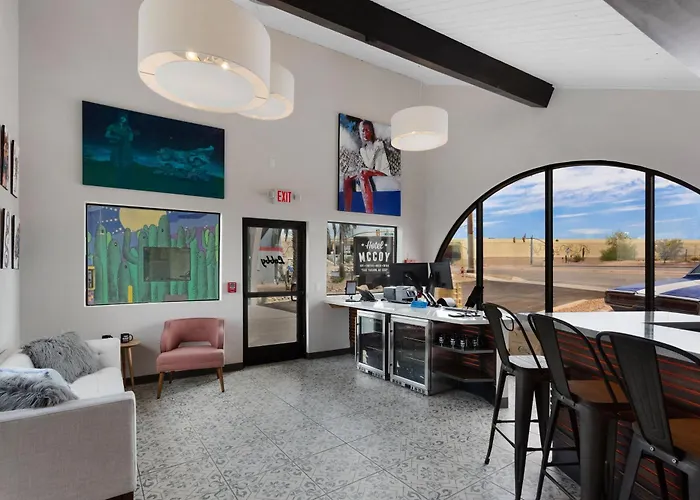 Hotel Mccoy - Art, Coffee, Beer, Wine, Pool 3*