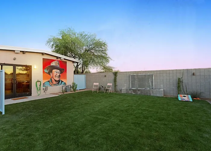Mccoy - Art, Coffee, Beer, Wine, Pool 3*