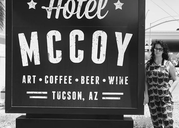 Mccoy - Art, Coffee, Beer, Wine, Pool Hotel