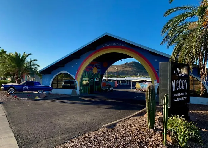 Hotel Mccoy - Art, Coffee, Beer, Wine, Pool 3*